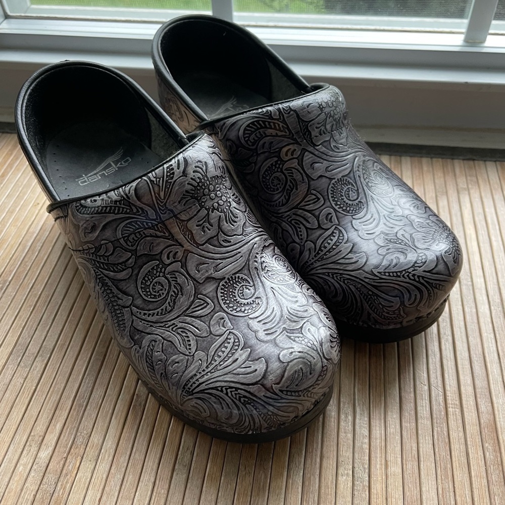 Dansko nursing shoes